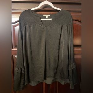 Signature Studio black bell sleeve blouse